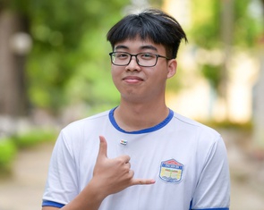 Nam sinh đạt 5 danh hiệu thủ khoa toàn quốc: Chọn ngành kỹ thuật nhưng yêu văn, làm thơ, viết rap