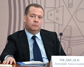 Ông Medvedev dọa tấn công phủ đầu phương Tây