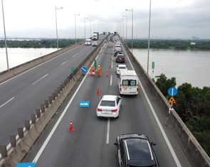 CSGT hướng dẫn đi lại khi cao tốc đóng thi công khe co giãn cầu Long Thành