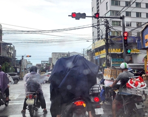 Chống ùn tắc giao thông ở Huế: 'Cho rẽ phải, đèn tín hiệu phải sáng cả ngày'