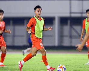 U23 Việt Nam vừa tập vừa quan sát đối thủ