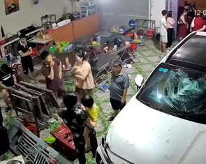 Bị ô tô lao vào nhà làm hư hỏng đồ đạc, làm sao để lời hứa đền bù được thực thi?