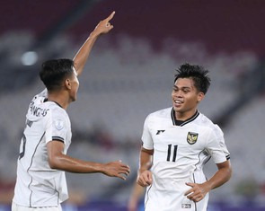 Bài ném biên như phạt góc giúp U23 Indonesia hạ gục Philippines