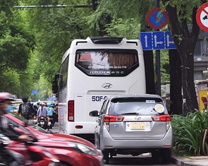 Nghiên cứu lắp đặt thêm camera giám sát, xử phạt lấn chiếm lòng đường, vỉa hè ở TP.HCM