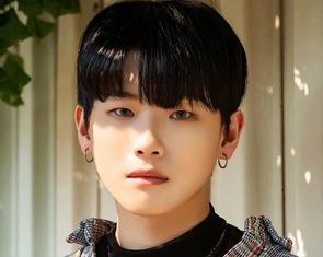 Ca sĩ Shim Jae Hyun qua đời ở tuổi 23: 'Xin lỗi vì anh không thể ở bên em trong chuyến đi cuối cùng'
