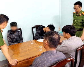 Buộc 'báo thủ' cùng dọn rác với cha mẹ là cách để các em biết nghĩ trước khi hành động