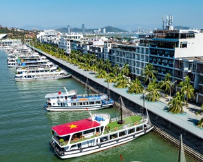Tạm dừng cấp phép rời cảng đối với tàu khách trên vịnh Hạ Long