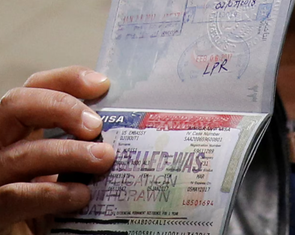 Mỹ tăng phí visa thêm 250 USD, ngành du lịch toàn cầu phản đối dữ dội