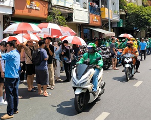 TP.HCM chuyển xe xăng sang xe điện, bắt đầu từ shipper: Bạn đọc quan tâm các giải pháp về pin
