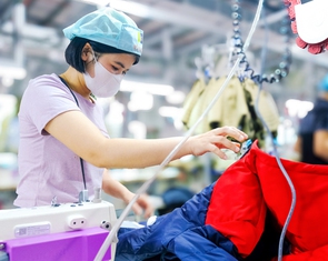 Bộ Nội vụ đề xuất không xóa bỏ, cắt giảm tiền lương khác khi tăng lương tối thiểu