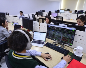 Đánh thuế ngay với cổ tức trả bằng cổ phiếu: 'khổ' nhà đầu tư, doanh nghiệp cũng 'đau đầu'