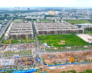 Nhiều chủ đầu tư ‘bung hàng’, thị trường địa ốc TP.HCM thêm nguồn cung căn hộ, nhà ở thấp tầng