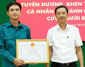 Chàng thợ hồ dũng cảm cứu người đuối nước