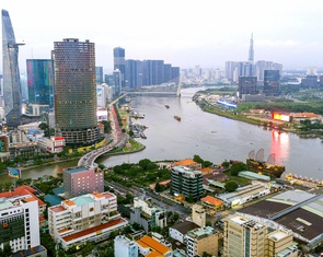 Từng bước lập trung tâm tài chính quốc tế