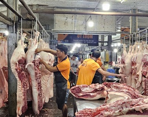 Thịt heo rớt giá, sức mua vẫn giảm vì dịch tả châu Phi