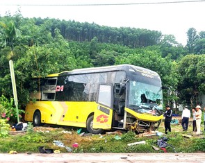 Tạm giữ tài xế lái xe khách bị tai nạn khiến 10 người chết