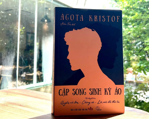 Cặp song sinh kỳ ảo: Khi những thứ bình thường cũng thành kỳ quái
