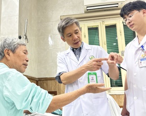 Phẫu thuật lấy mảnh đạn găm trong cánh tay người thương binh suốt nửa thế kỷ