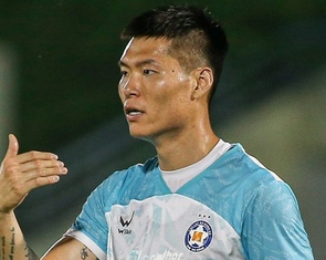 Ngoại binh Hàn Quốc khóc khi ký hợp đồng ở V-League