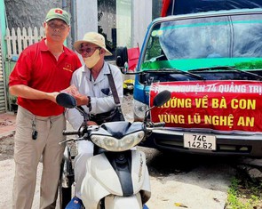 100.000 đồng tiền bán vé số và tấm lòng gửi về vùng lũ Nghệ An