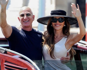 Đám cưới của tỉ phú Jeff Bezos bùng nổ thời trang trên mạng, bất chấp chỉ trích