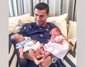Cristiano Ronaldo từng ẵm hai cầu thủ Nuno Mendes và Vitinha lúc nhỏ?