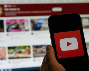 Úc cấm trẻ dưới 16 tuổi xem YouTube