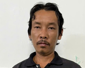 Bị phát hiện nồng độ cồn gấp 3 lần kịch khung, dùng chìa khóa tấn công cảnh sát giao thông