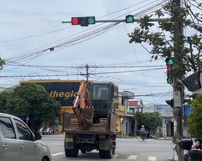 Giao lộ mất tín hiệu, đèn lỗi xanh đỏ, Ban An toàn giao thông Quảng Trị yêu cầu rà soát