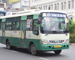 Người dân TP.HCM chào tạm biệt 37 tuyến xe buýt cũ sau hàng chục năm chở khách