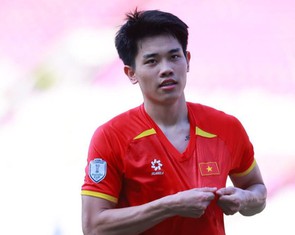 Đình Bắc làm từ thiện sau khi vô địch U23 Đông Nam Á