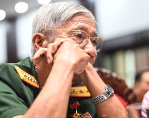 'Trong chiến đấu mà em có hy sinh, hòa bình anh nhớ đem em về nghĩa trang, làm giỗ cho em nhé'