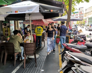 TP.HCM ngưng chấp thuận điểm bán hàng mới trên vỉa hè, sẽ làm đề án quản lý khác