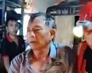 Cứu người đàn ông ở Đà Nẵng bị cuốn trôi xuống kênh 30m, bám vào cành cây