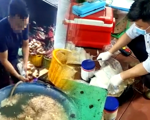 TP.HCM: Phát hiện 3 cơ sở ở Bình Đông ngâm hoa chuối với hàn the, chất tẩy trắng