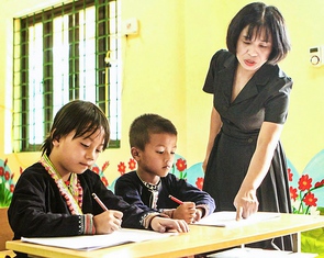 Thầy cô đi tìm học bổng, chắp cánh ước mơ cho những học trò gian khó