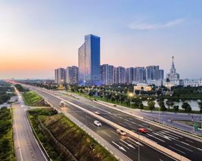 Đề xuất cấm xe tải, xe khách chạy ở làn sát dải phân cách trên 2 cao tốc
