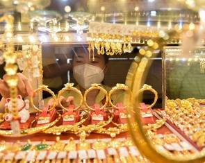 Giá vàng thế giới lại tăng thẳng đứng