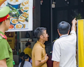 Lập tổ tuần tra, làm việc 3 ca dẹp lấn chiếm vỉa hè, hàng rong chèo kéo khách