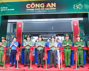 Khai mạc triển lãm 'Công an TP.HCM tiếp bước truyền thống anh hùng'