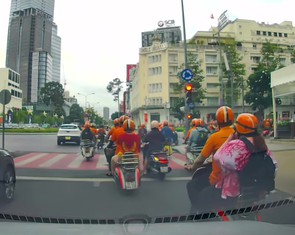 Xác minh clip ghi cảnh hàng chục xe máy vượt đèn đỏ ở trung tâm TP.HCM