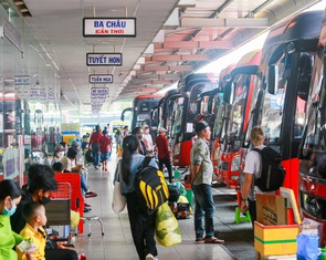 Sau phản ánh bất tiện, xe buýt sẽ vào tận khu đón khách của bến xe Miền Tây để trả khách nối chuyến