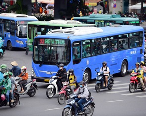 Mở làn riêng cho xe buýt: Nên không?