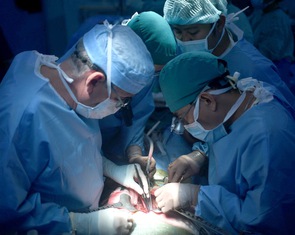 Mẹ hiến gan nối dài sự sống cho con