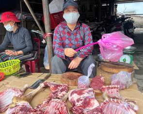 Tiểu thương 'nín thở' sống chung dịch tả heo châu Phi, mong khách hàng đừng quay lưng