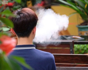 Bệnh nhân trẻ ngưng tim phổi vì thuốc lá điện tử, dừng kiểu hút thuốc này càng sớm càng tốt