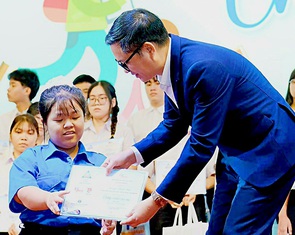 Thêm 1 tỉ đồng cho tân sinh viên khó khăn