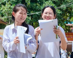 Nghệ An thưởng hơn 1,4 tỉ đồng cho 75 học sinh thi tốt nghiệp THPT điểm cao