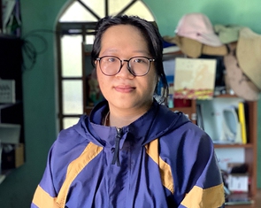 Chị cả của 3 em thơ, nữ sinh mồ côi bóc hạt sen đến trầy tay quyết vào đại học