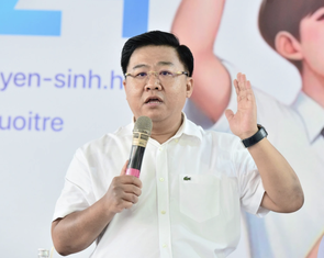 GS.TS Nguyễn Khắc Quốc Bảo giữ chức chủ tịch hội đồng Đại học Kinh tế TP.HCM